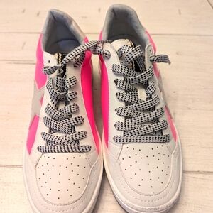 Shu shos Kids Pink and white Tennis shoes sz 3.5